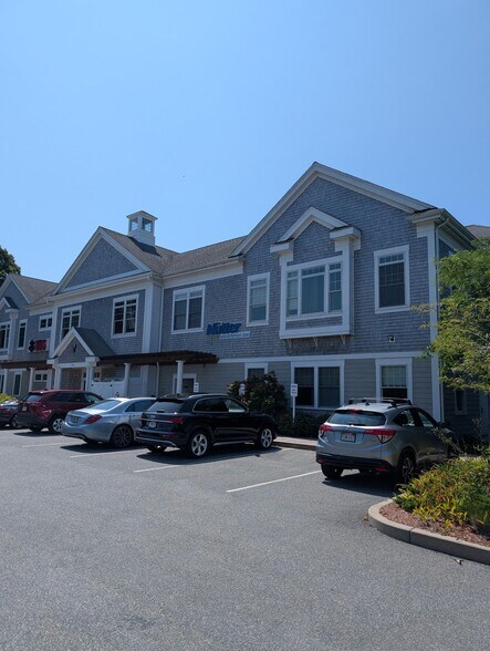 1471 Iyannough Rd, Hyannis, MA for lease - Building Photo - Image 3 of 20