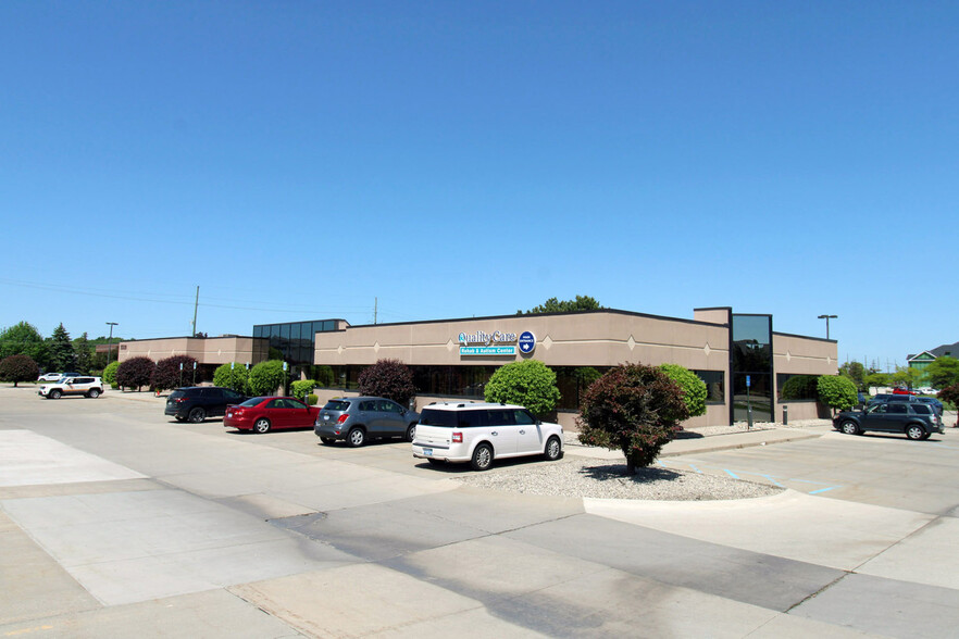 15930 19 Mile Rd, Clinton Township, MI for lease - Building Photo - Image 1 of 5