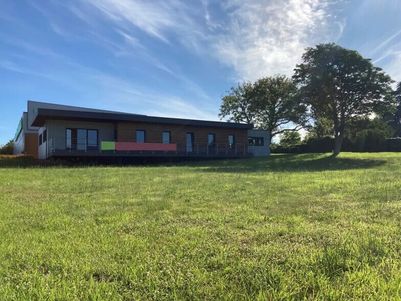 Flex in PONT-L'ABBE for lease - Building Photo - Image 1 of 3