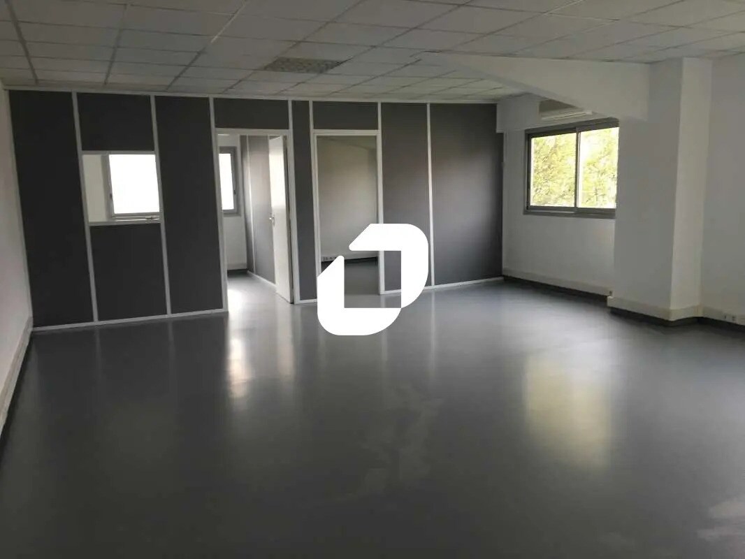 Office in Mérignac for lease Building Photo- Image 1 of 16