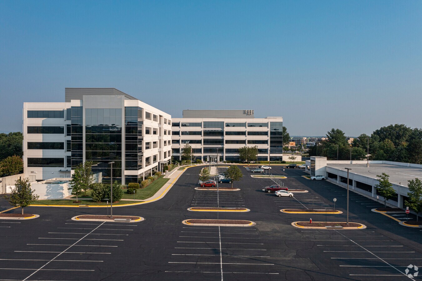 4800 Westfields Blvd, Chantilly, VA 20151 Stoneleigh I