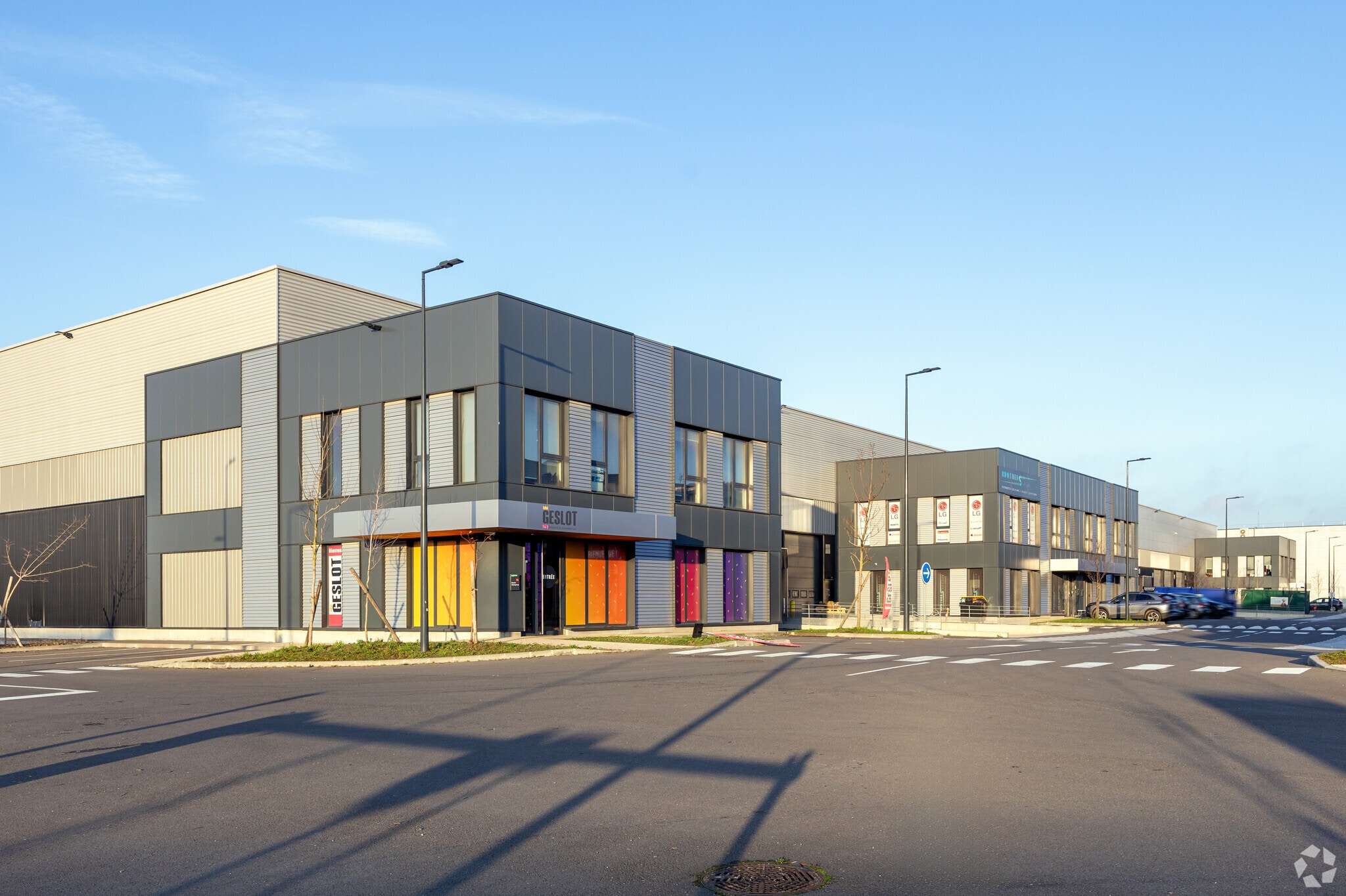 51 Rue Du Commandant Rolland, Le Bourget for lease Primary Photo- Image 1 of 6