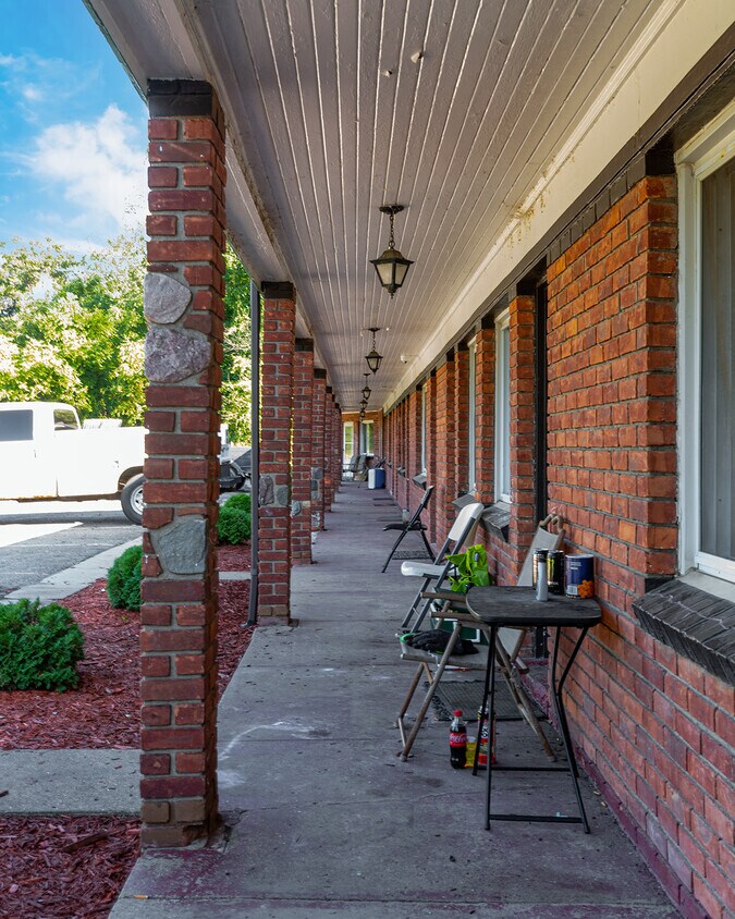 16200 Dixie Hwy, Davisburg, MI 48350 Parkway Efficiency Apartments