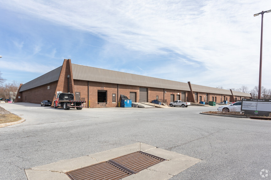 717 Hammonds Ferry Rd, Linthicum Heights, MD for lease - Building Photo - Image 1 of 11