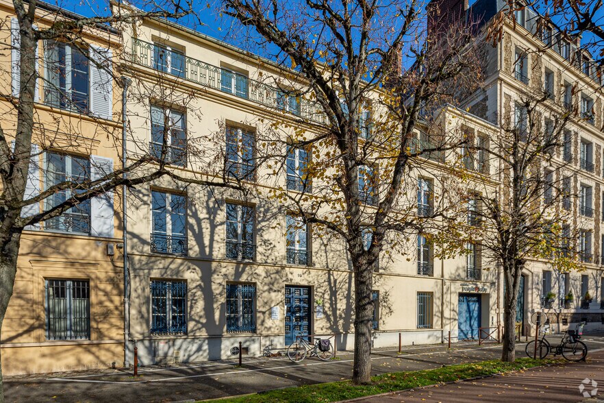 Boulevard De La Reine, Versailles for lease - Building Photo - Image 2 of 2