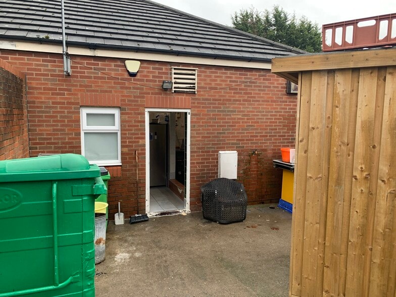 67 Grantley Dr, Harrogate for sale - Building Photo - Image 2 of 6