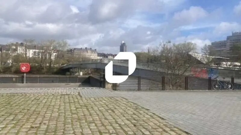 Retail in Nantes for lease - Building Photo - Image 1 of 12