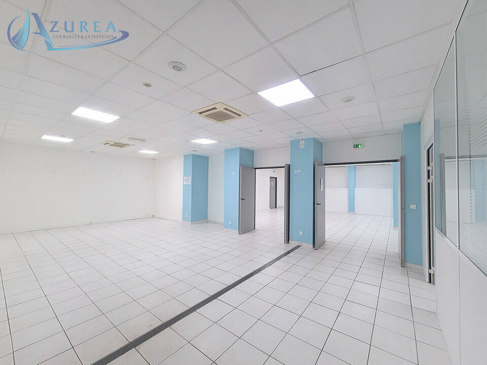 Retail in Nice for sale Interior Photo- Image 1 of 12