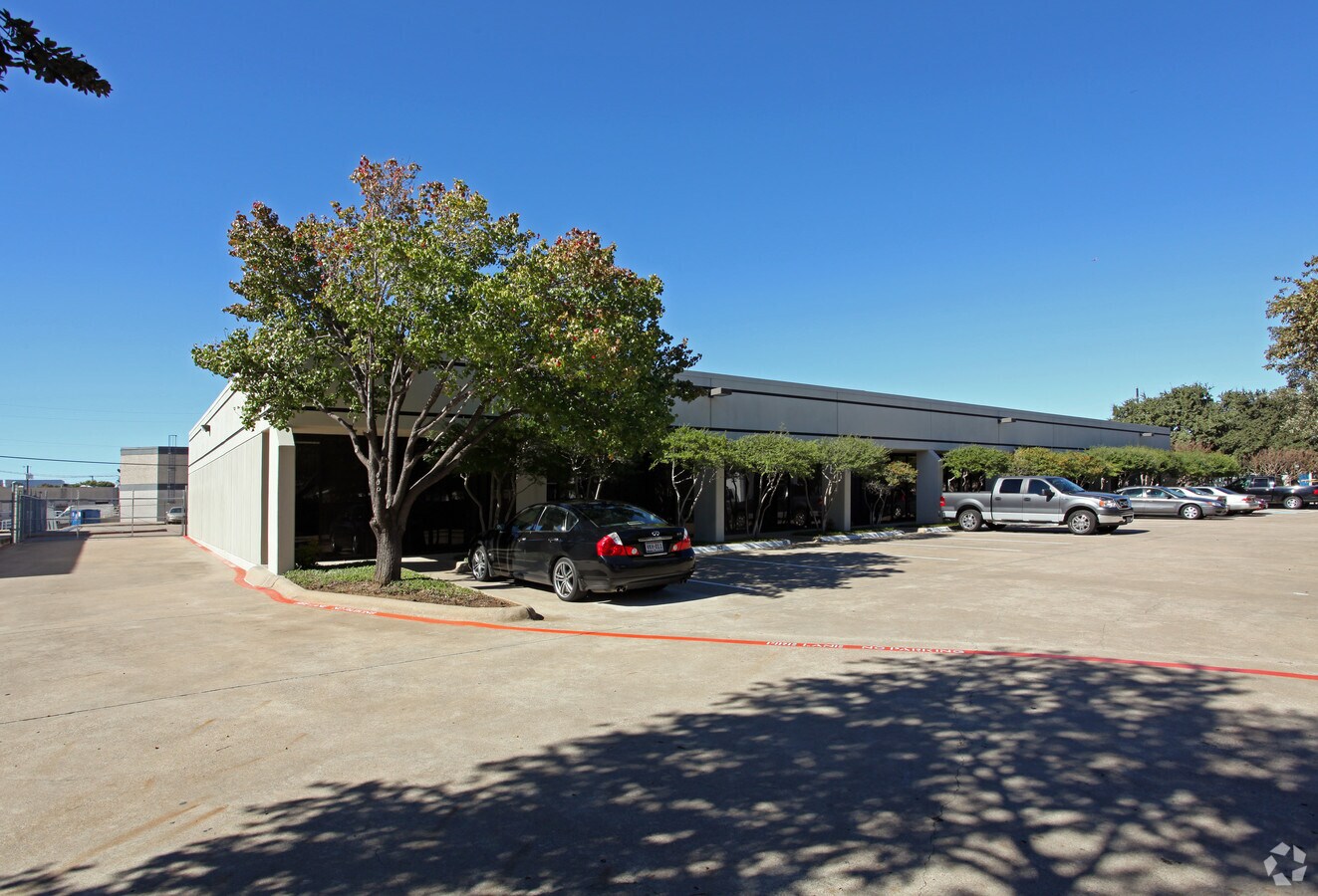 2626 Lombardy Ln, Dallas, TX 75220