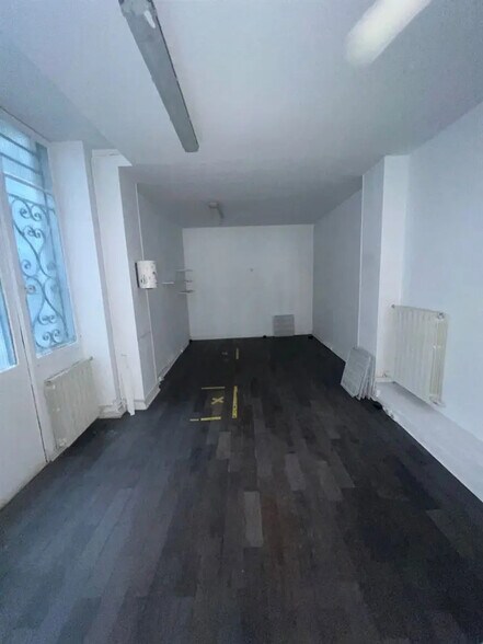 Retail in Paris for lease - Building Photo - Image 2 of 6