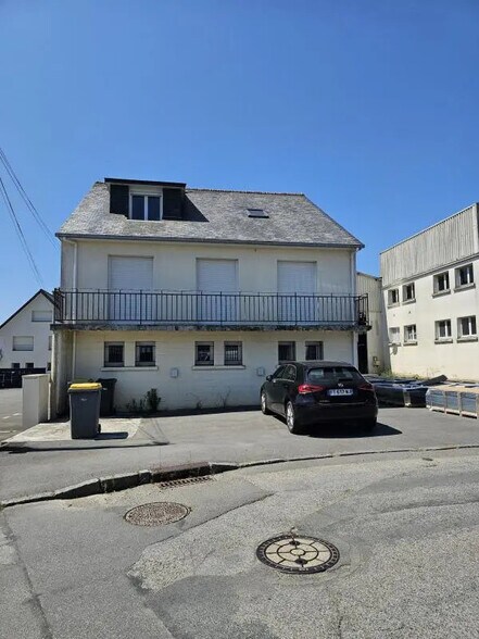 Office in Le Rheu for lease - Building Photo - Image 3 of 9
