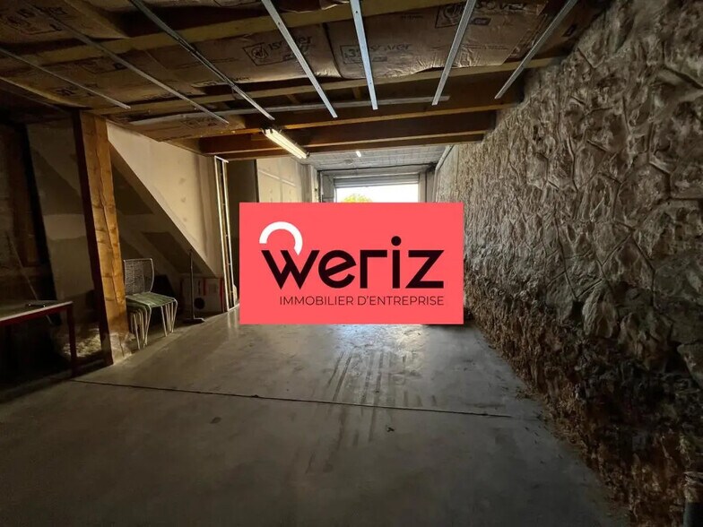 Flex in Marseille for lease - Interior Photo - Image 1 of 6