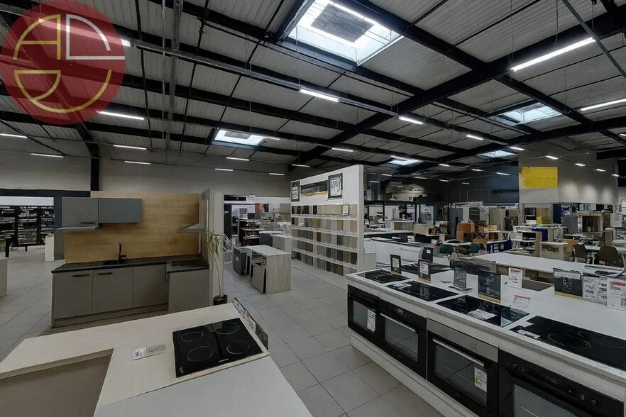 Retail in Portet-sur-Garonne for lease - Interior Photo - Image 2 of 7