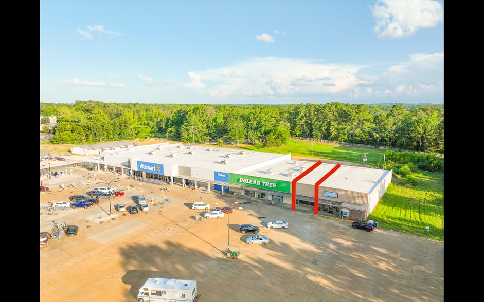 658 E Madison St, Houston, MS for lease - Building Photo - Image 2 of 8