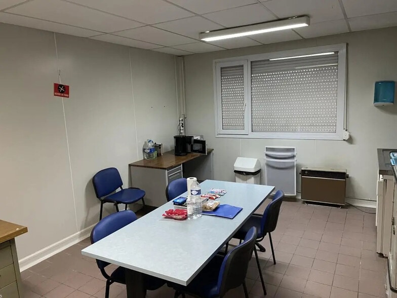 Office in Noeux-les-Mines for lease - Interior Photo - Image 2 of 3