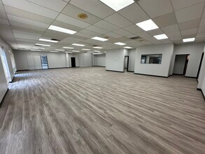 805 Secretary Dr, Arlington, TX for lease Interior Photo- Image 2 of 3