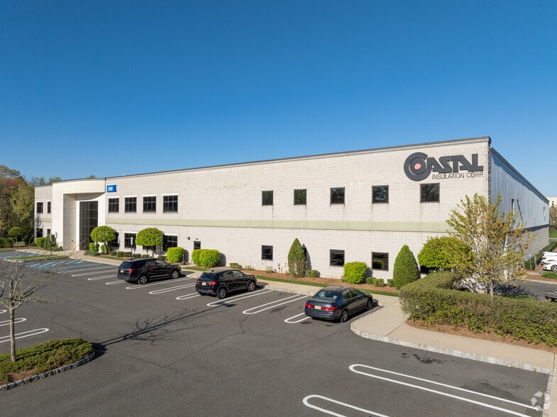 100 Lake Dr, East Windsor, NJ for lease - Building Photo - Image 3 of 6