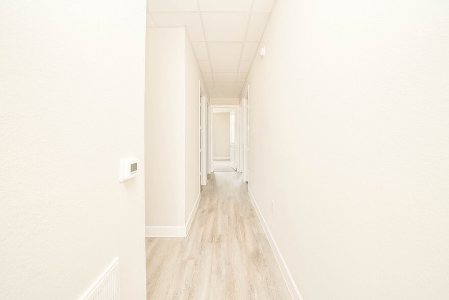 5501 Cabrera dr, Sugar Land, TX for lease - Interior Photo - Image 3 of 8