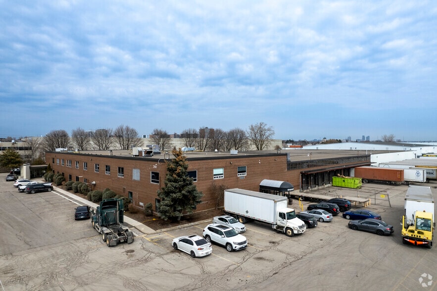 2501 Stanfield Rd, Mississauga, ON for sale - Building Photo - Image 2 of 2