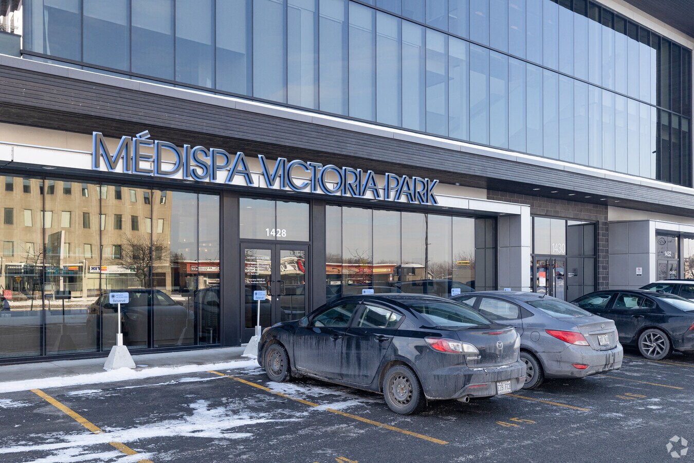 14281432 Boul SaintMartin O, Laval, QC H7S 1M9 Office for Lease