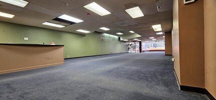 618 Davis St, Evanston, IL for lease Interior Photo- Image 1 of 3