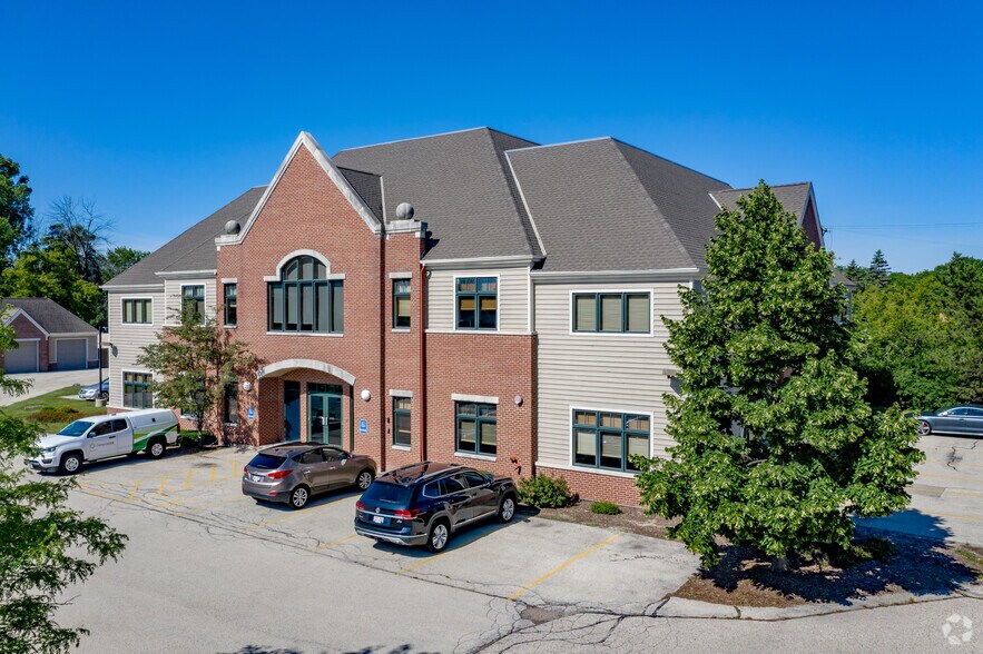 10335 N Port Washington Rd, Mequon, WI for lease - Building Photo - Image 2 of 8