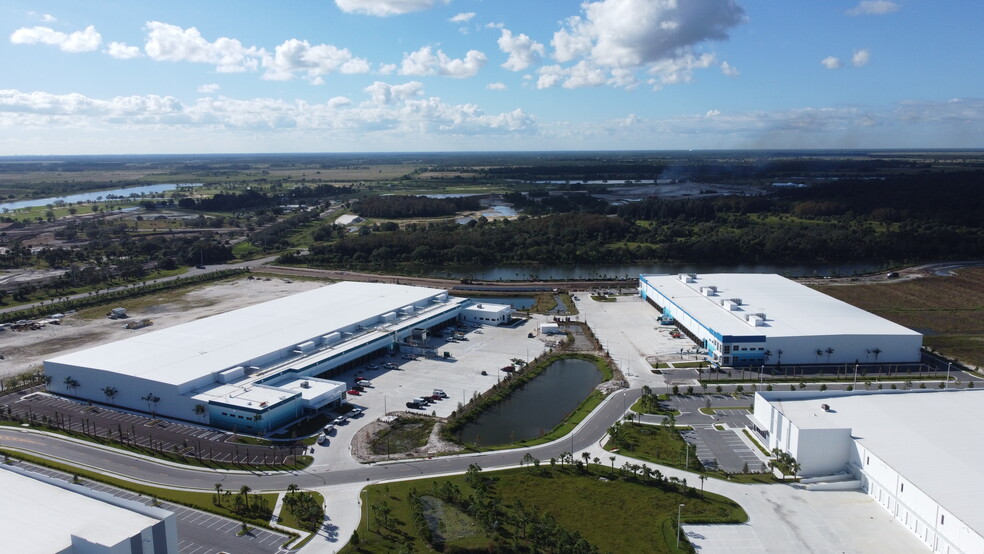 2500 SW Kanner Hwy, Stuart, FL for lease - Building Photo - Image 1 of 6