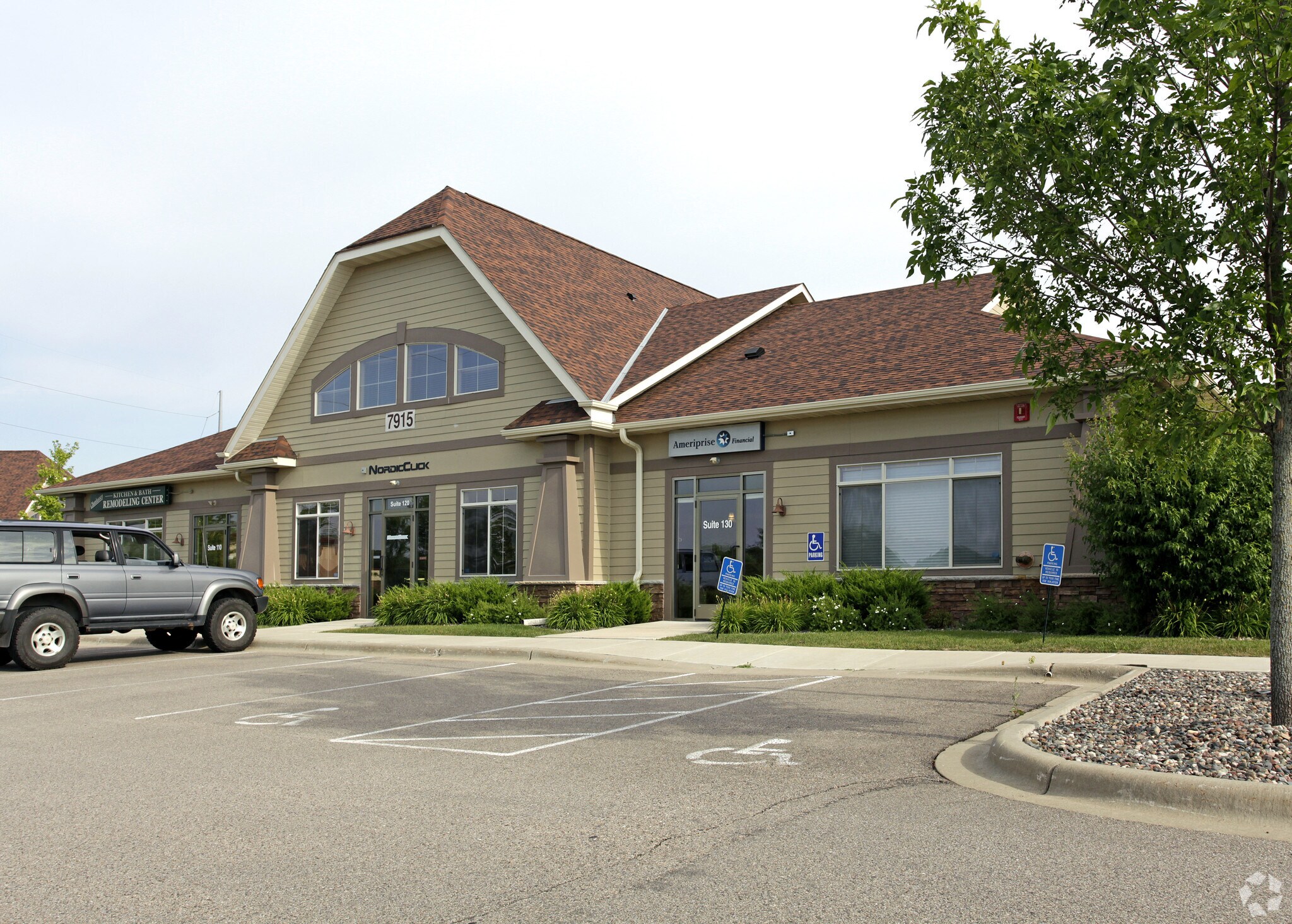 7915 Stone Creek Dr, Chanhassen, MN for lease Primary Photo- Image 1 of 6
