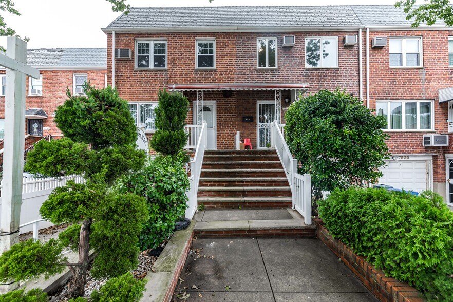 7629 Eliot Ave, Middle Village, NY for sale - Building Photo - Image 1 of 1