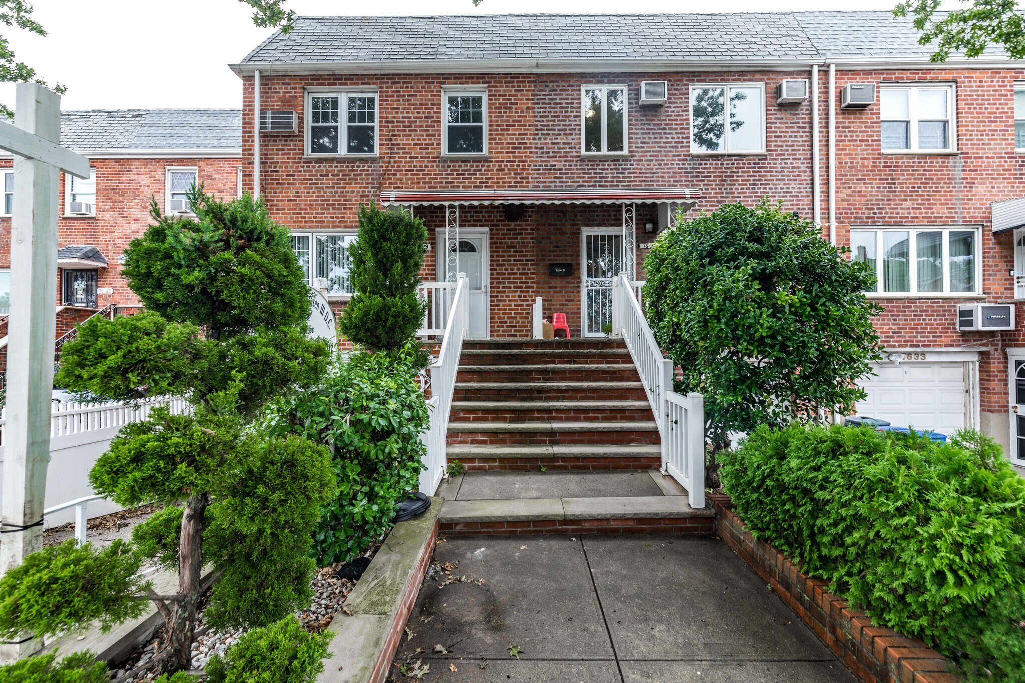 7629 Eliot Ave, Middle Village, NY 11379