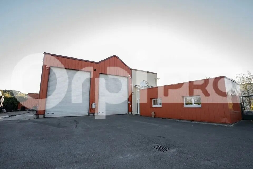Flex in Rosnay for lease Building Photo- Image 1 of 11