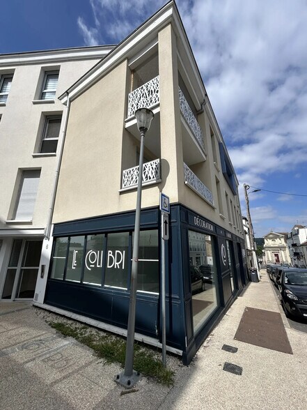 6 Rue Archangé, Orsay for lease - Building Photo - Image 2 of 10