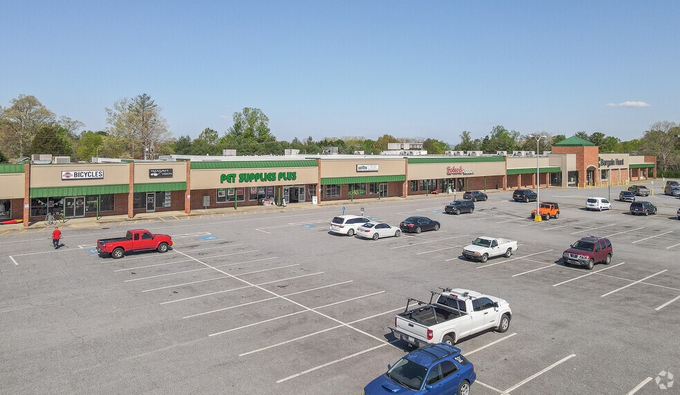 2449 N Center St, Hickory, NC for lease - Building Photo - Image 2 of 4
