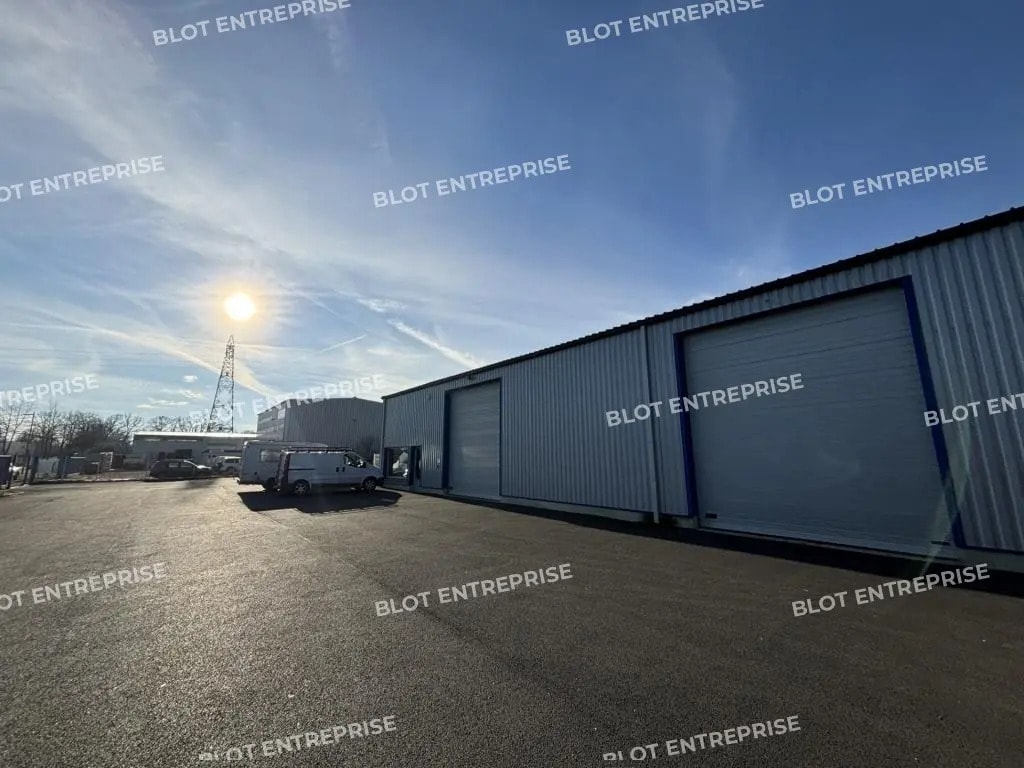 Flex in Pontchâteau for lease Building Photo- Image 1 of 8