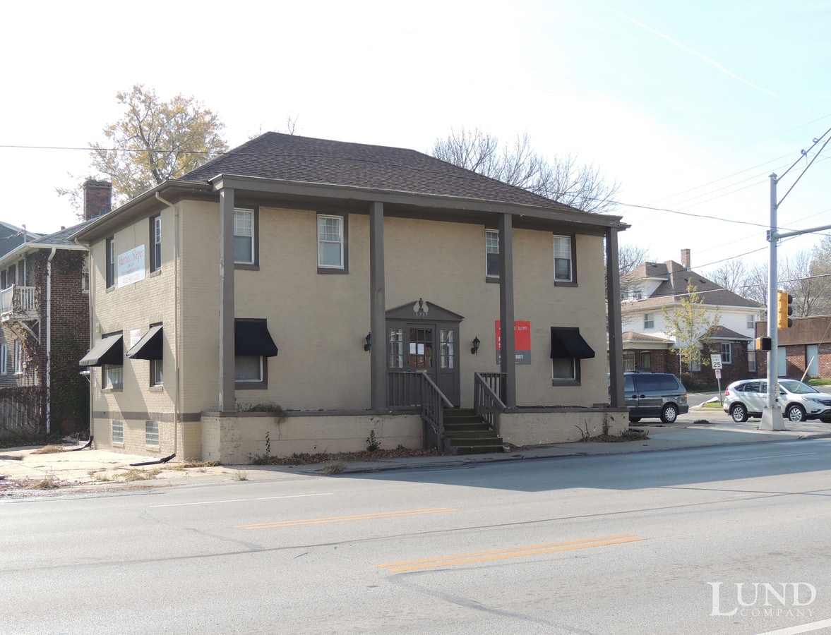 3737 Dodge St, Omaha, NE 68131