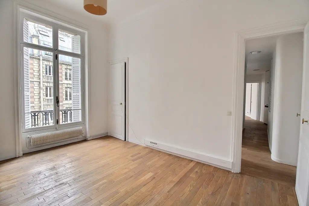 Office in Paris for lease Interior Photo- Image 1 of 9