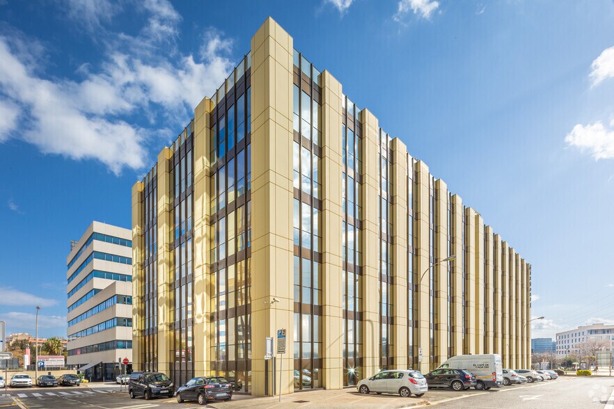 Office in Sant Just Desvern, Barcelona for lease - Primary Photo - Image 1 of 4