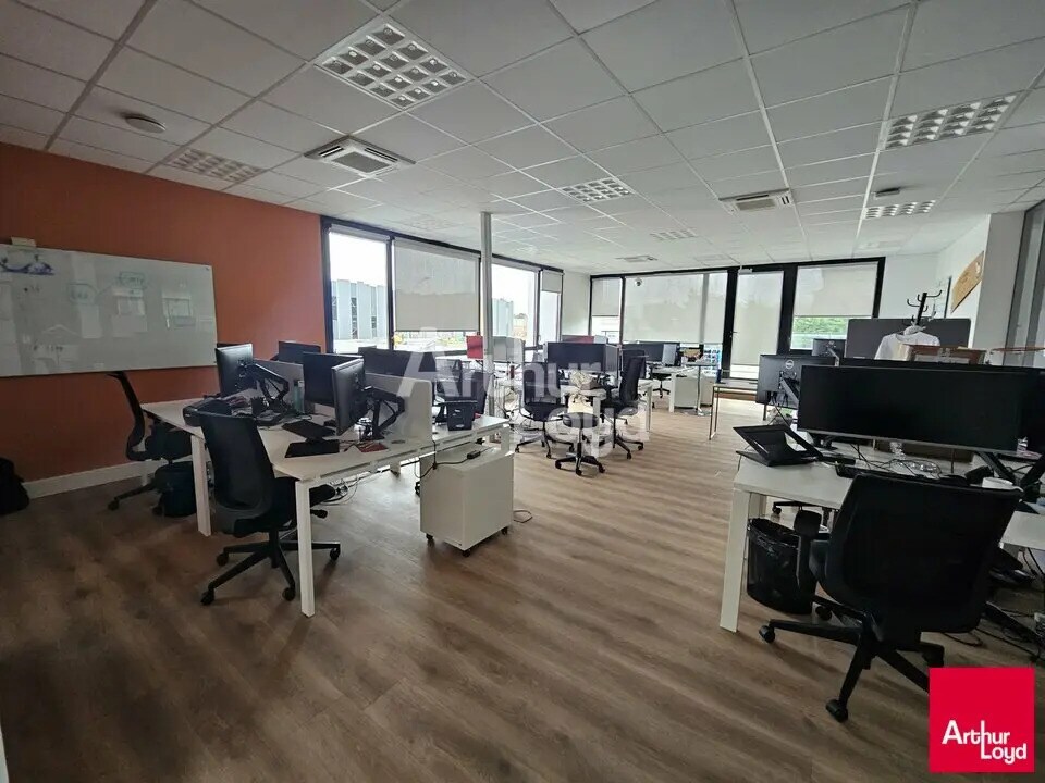 Office in Angers for lease Interior Photo- Image 1 of 3