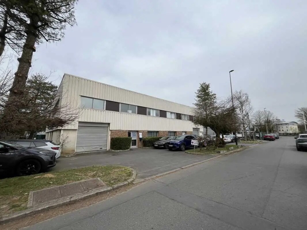 Flex in Les Ulis for lease Building Photo- Image 1 of 11