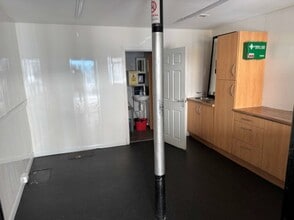 136 Fore St, Exeter for lease Interior Photo- Image 2 of 4