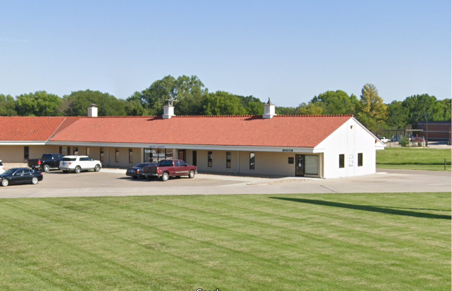 201 NW Us-24 Hwy, Topeka, KS for lease - Building Photo - Image 1 of 1