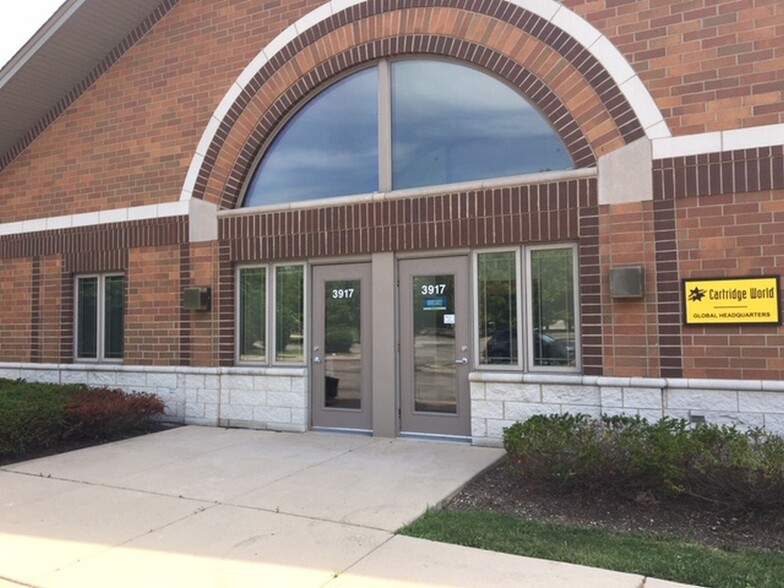 3923 Mercy Dr, Mchenry, IL for lease - Building Photo - Image 2 of 8