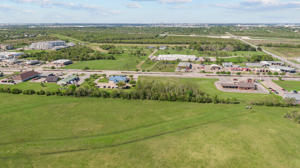 Eagle Dr, Mont Belvieu, TX for sale - Building Photo - Image 3 of 23