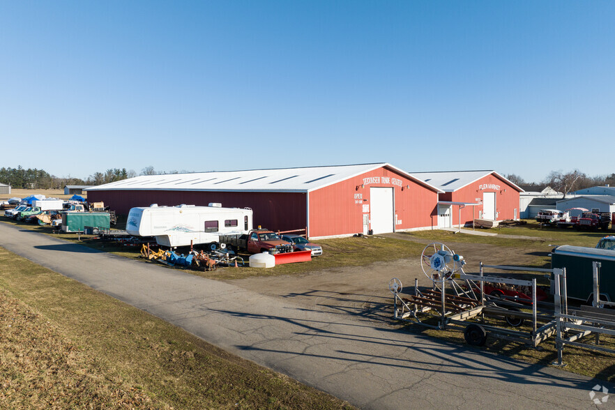 9129 Tecumseh Clinton Hwy, Tecumseh, MI for lease - Primary Photo - Image 1 of 6