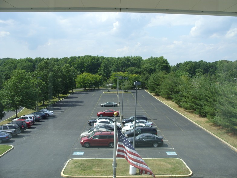 1000 Crawford Pl, Mount Laurel, NJ for lease - Building Photo - Image 3 of 8