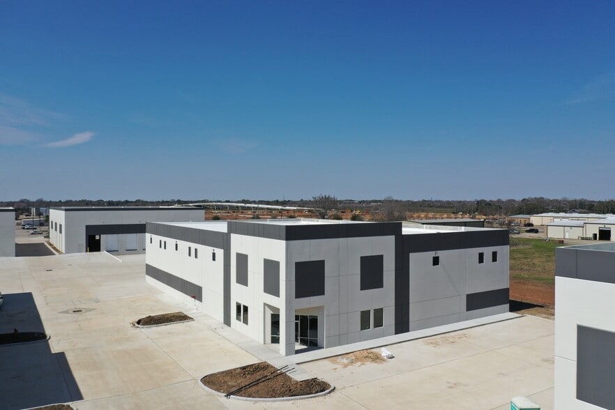 1613 Main st, Pearland, TX for lease - Building Photo - Image 1 of 7