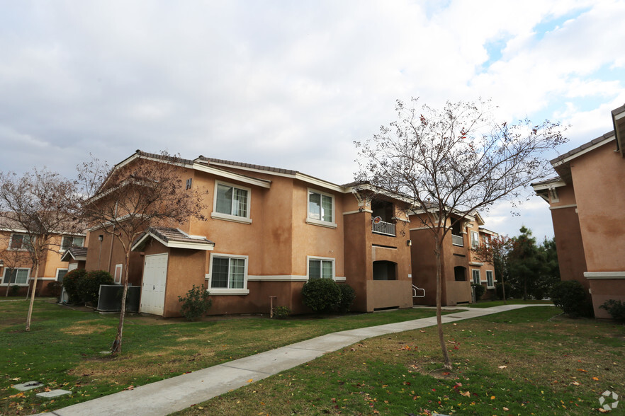 1601 Lotus Ln, Bakersfield, CA for sale - Building Photo - Image 3 of 5