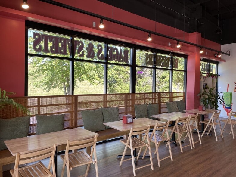 1370 Veterans Pky, Clarksville, IN for lease - Interior Photo - Image 2 of 8