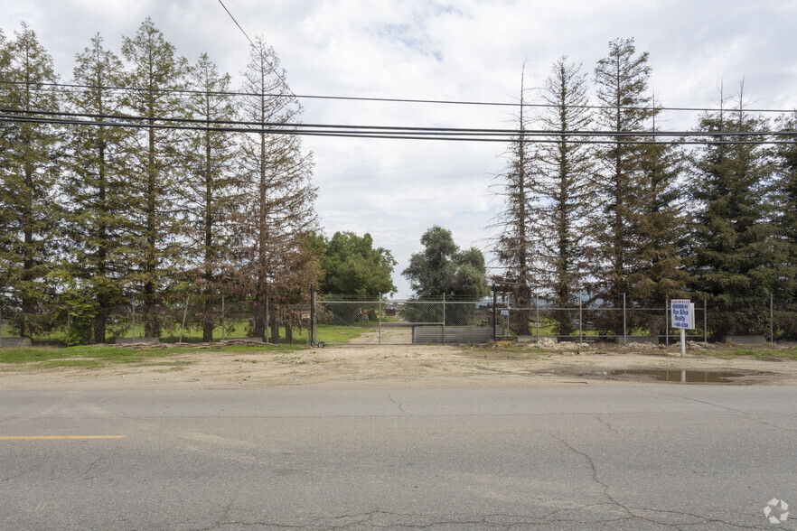 3232 S Elm Ave, Fresno, CA for sale - Primary Photo - Image 1 of 2