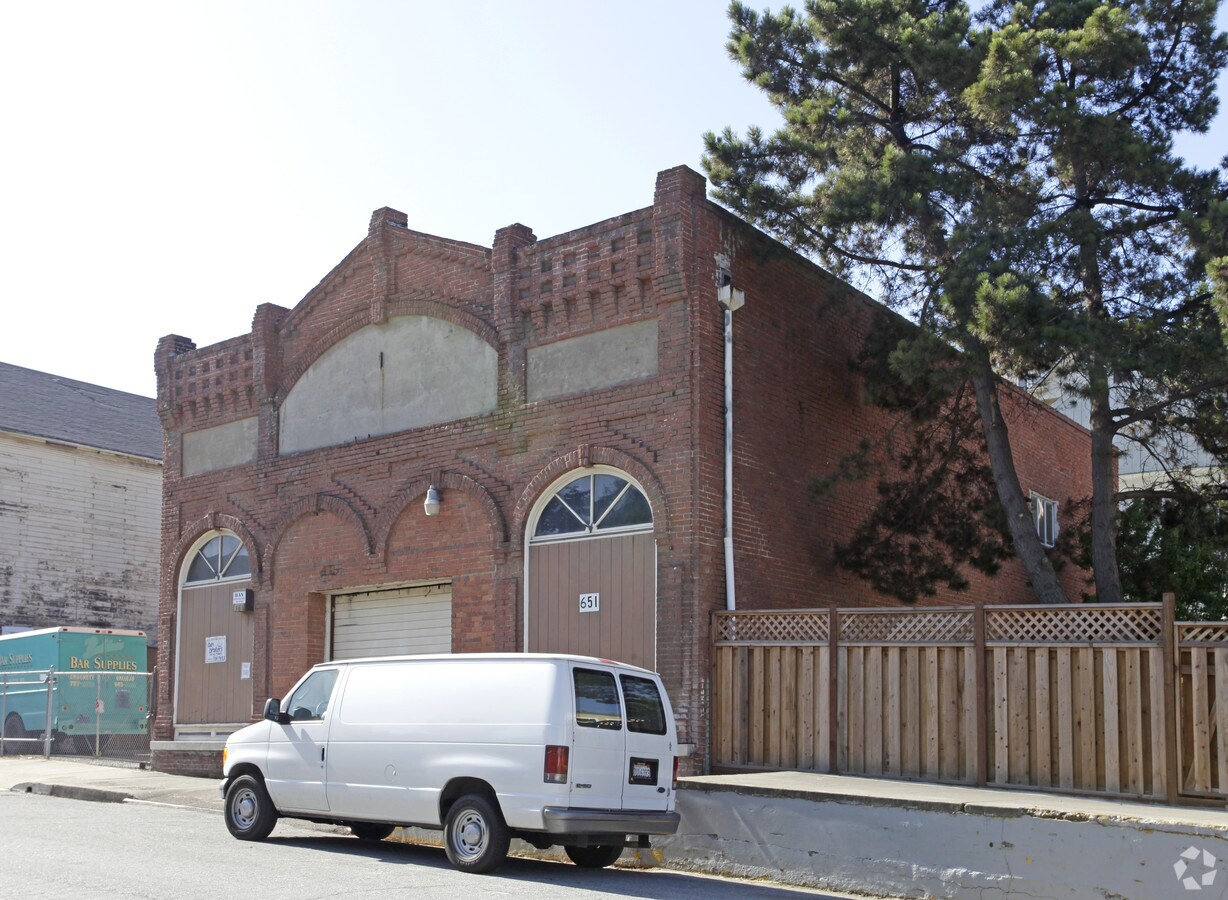 651 Loring Ave, Crockett, CA 94525